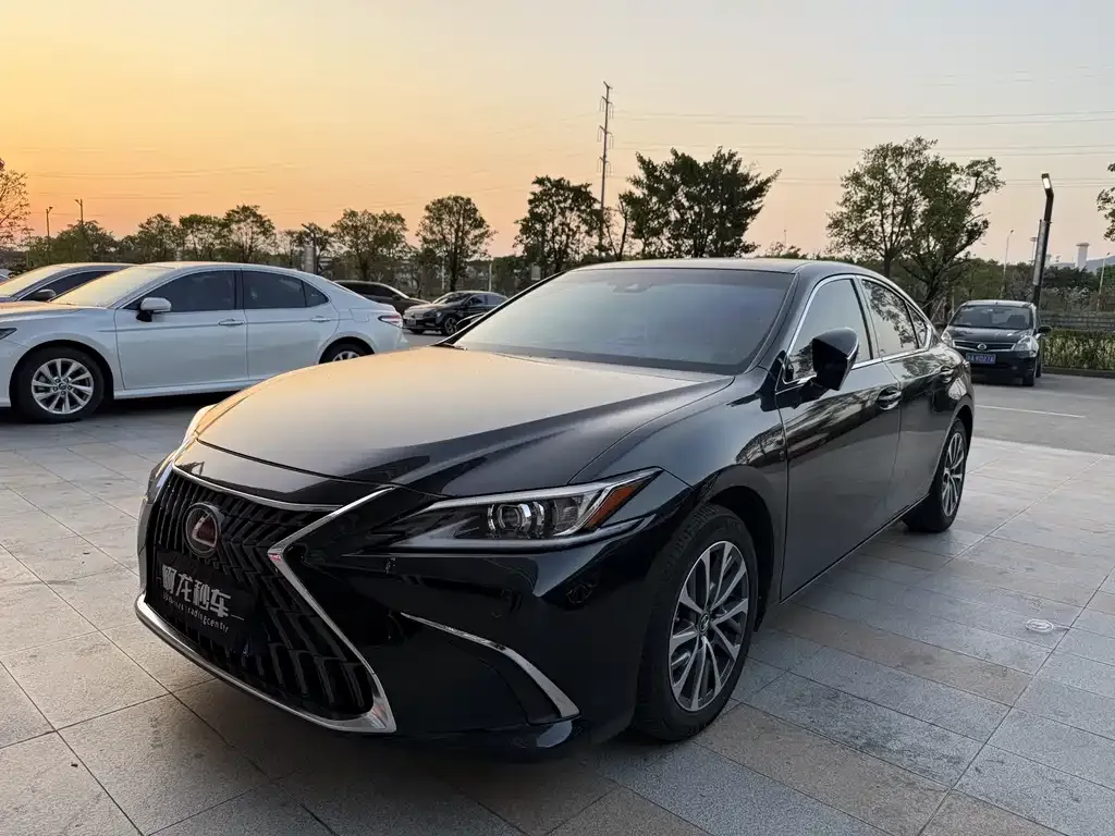 Lexus ES 2023 из CN, фото 1