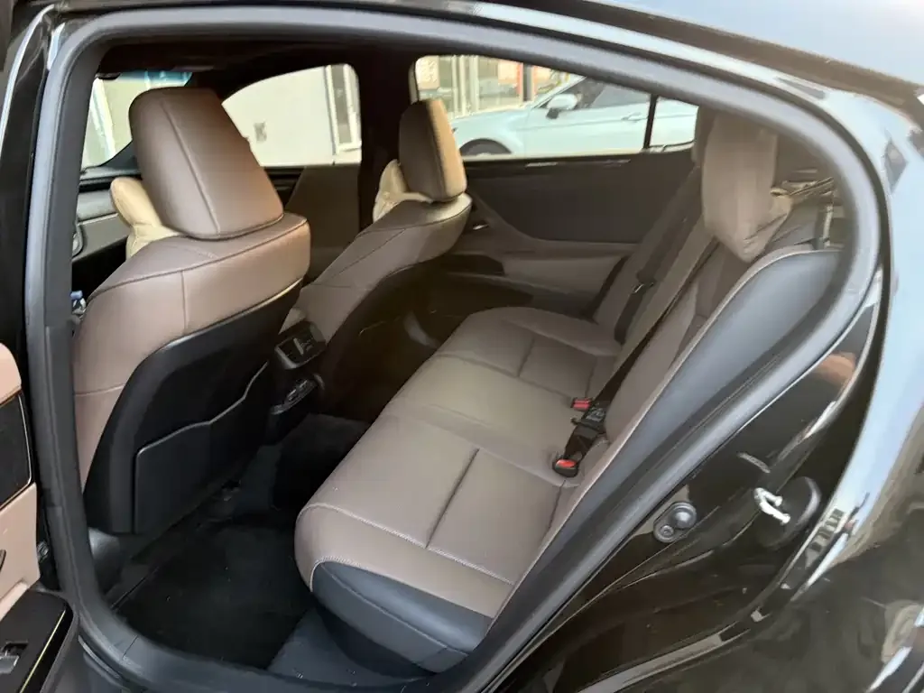 Lexus ES 2023 из CN, фото 3