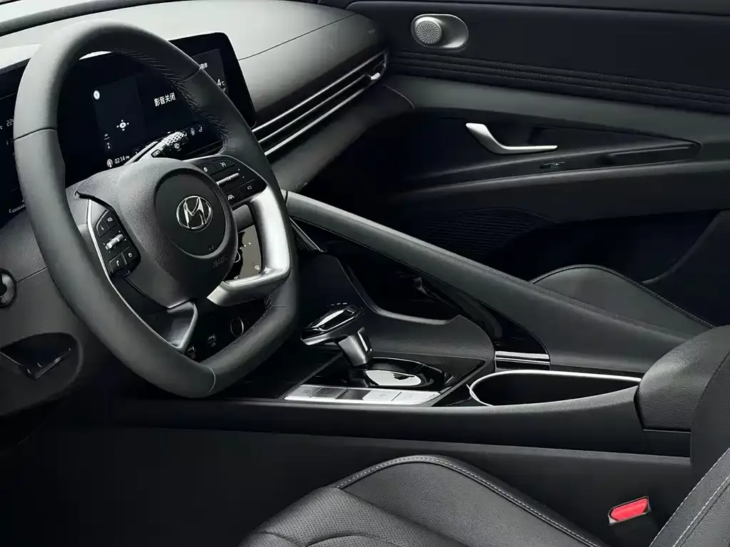 Hyundai Elantra 2023 из CN, фото 4