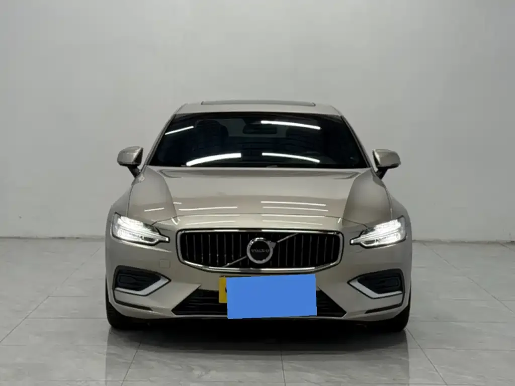 Volvo S60 2024 из CN, фото 1