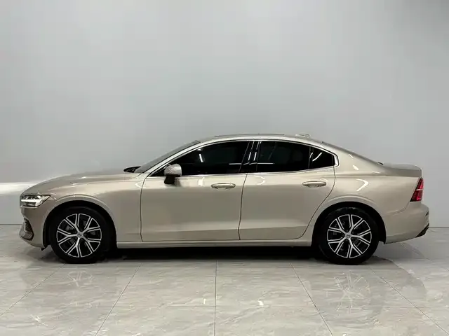 Volvo S60 2024 из CN, фото 4