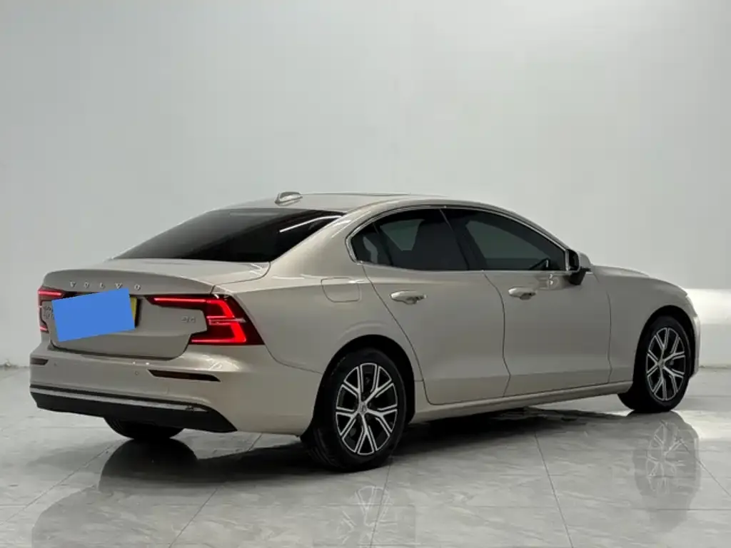 Volvo S60 2024 из CN, фото 7