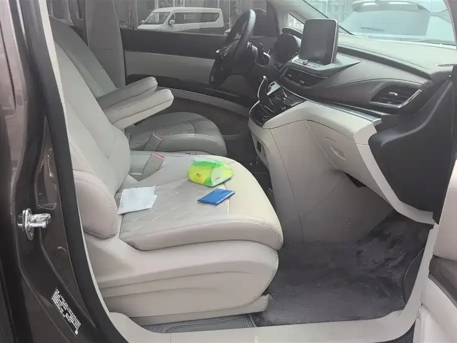 Buick GL8 2025 из CN, фото 6