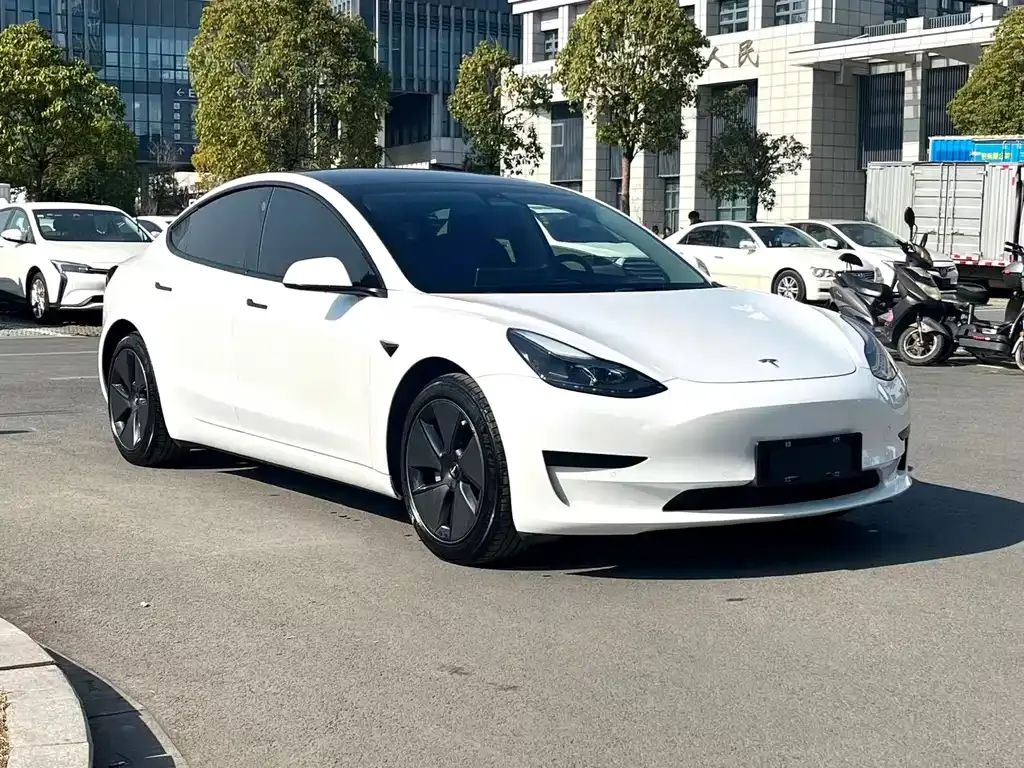 Tesla Model 3 — фото 4
