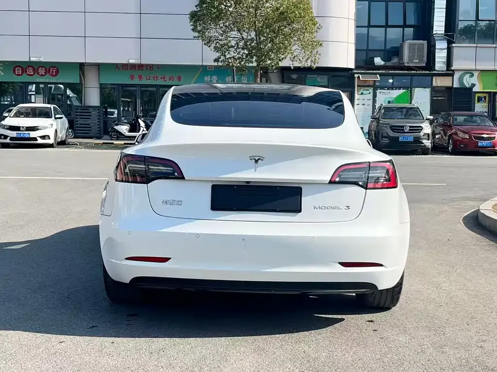 Tesla Model 3 — фото 8