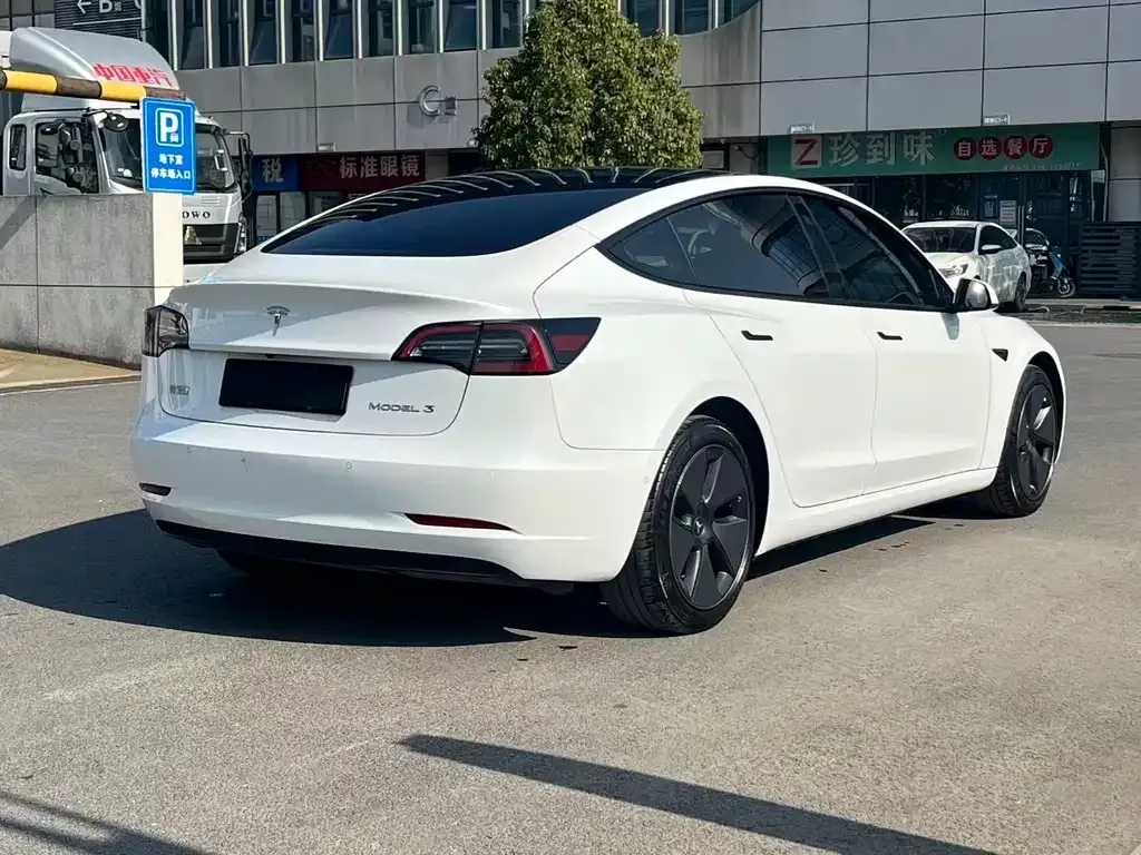 Tesla Model 3 — фото 6