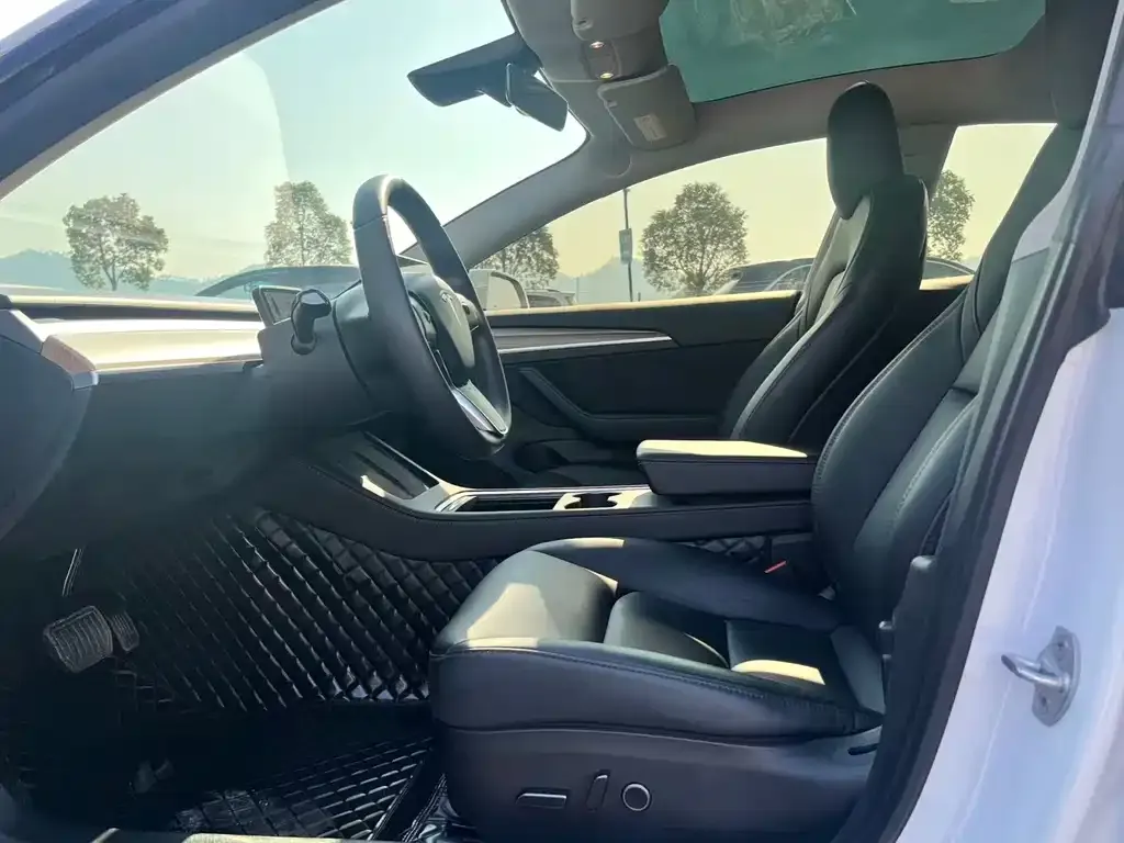 Tesla Model 3 — фото 3