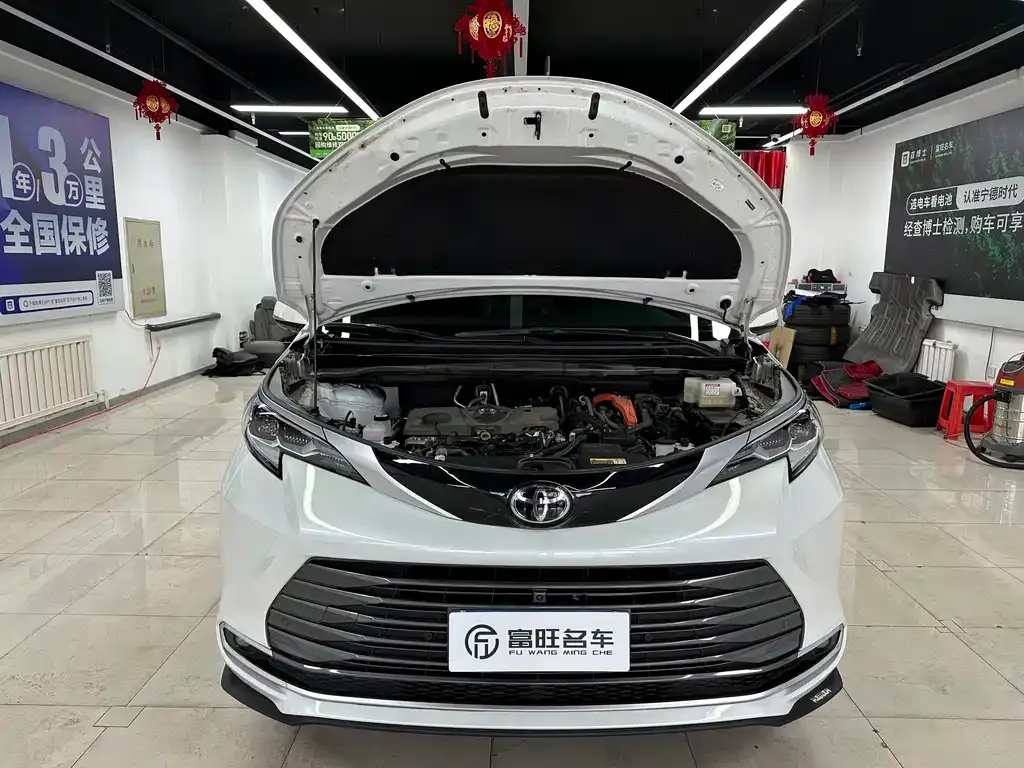 Toyota Sienna 2025 из CN, фото 2