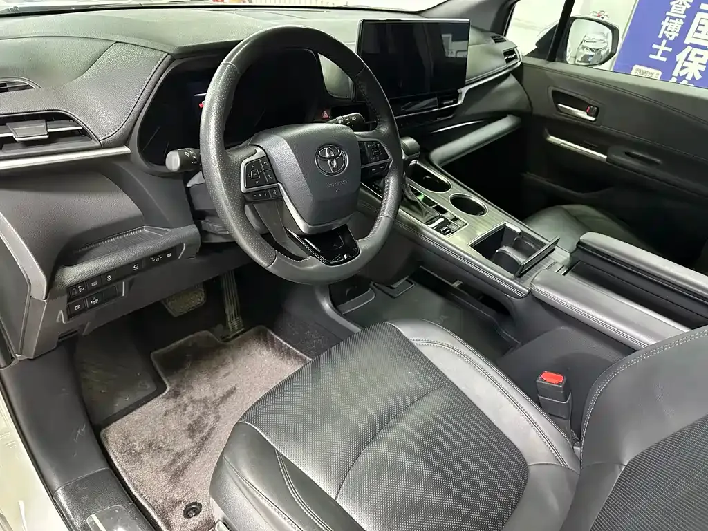 Toyota Sienna 2025 из CN, фото 6