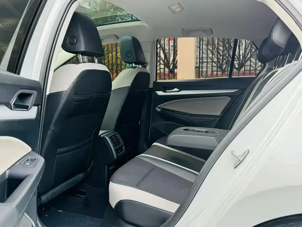 Volkswagen Golf 2021 из CN, фото 3