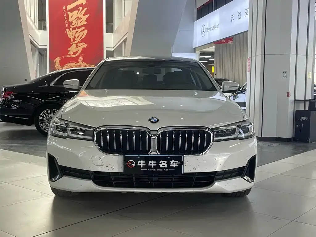 BMW 5 Series — фото 1