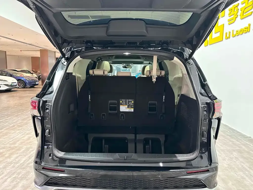 Toyota Granvia 2023 из CN, фото 7