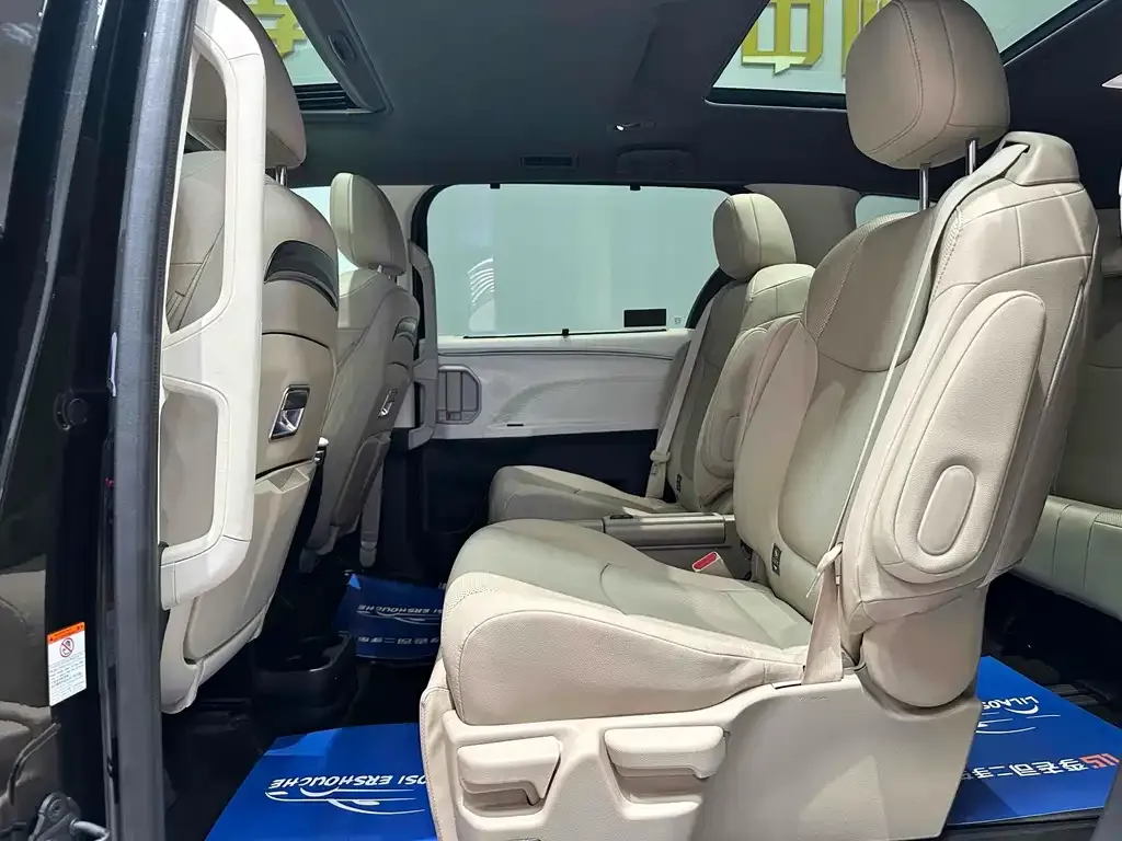 Toyota Granvia 2023 из CN, фото 8