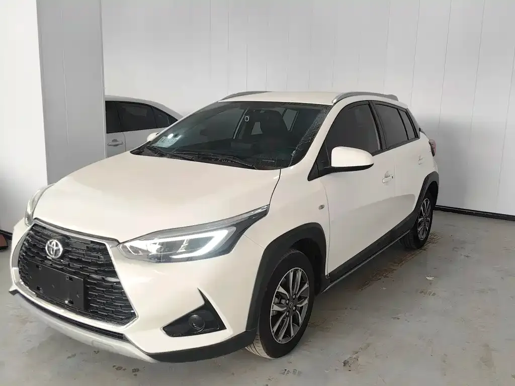 Toyota Yaris L — фото 1