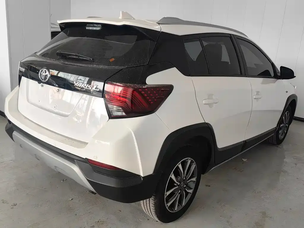 Toyota Yaris L — фото 6