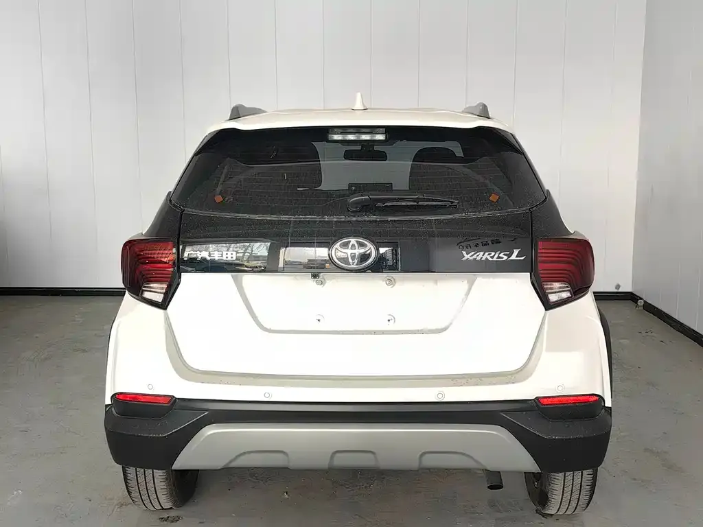 Toyota Yaris L — фото 2