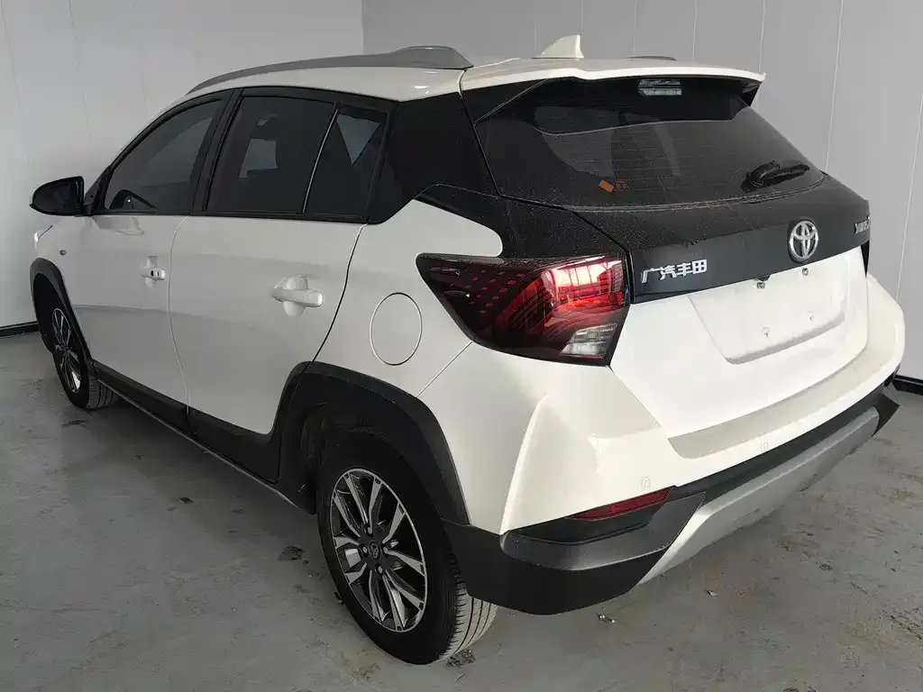 Toyota Yaris L — фото 9