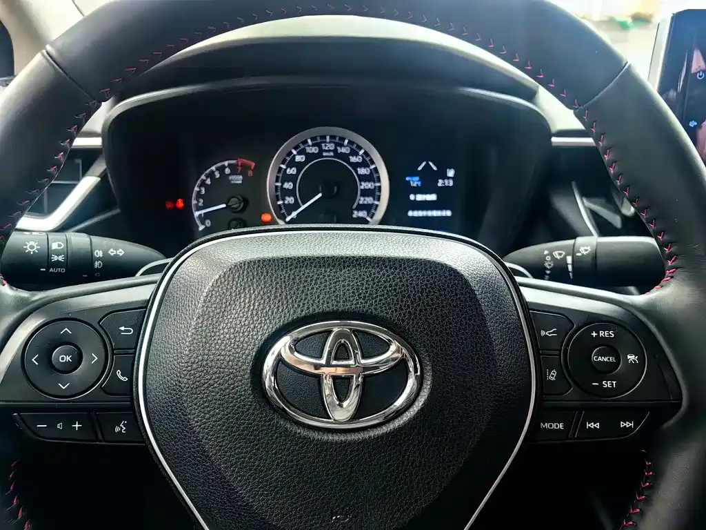 Toyota Yaris L — фото 10