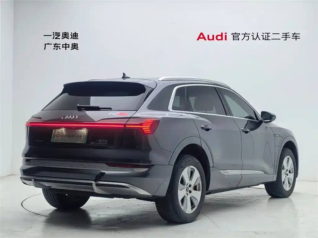 Audi e-tron — фото 8