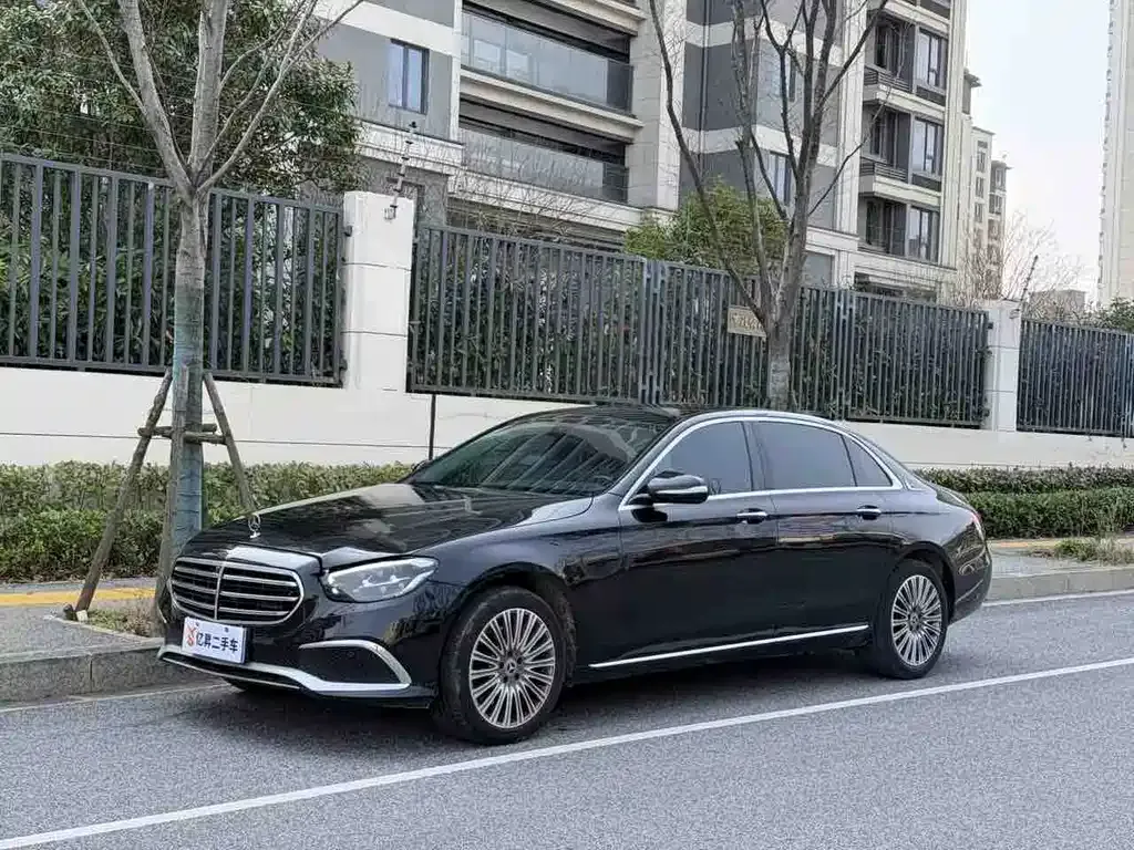 Mercedes-Benz E-Class — фото 1