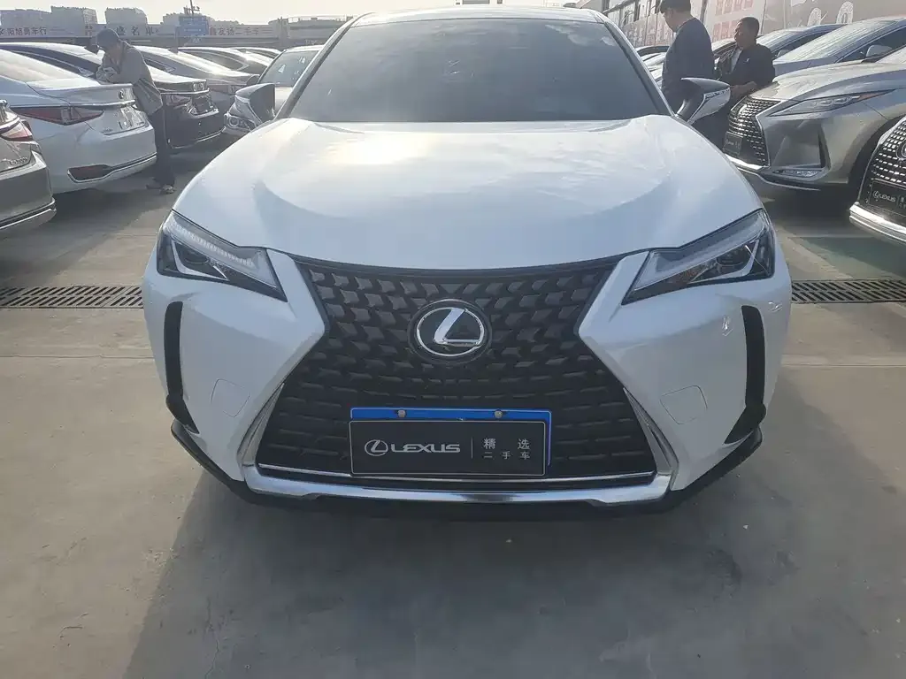 Lexus UX — фото 3