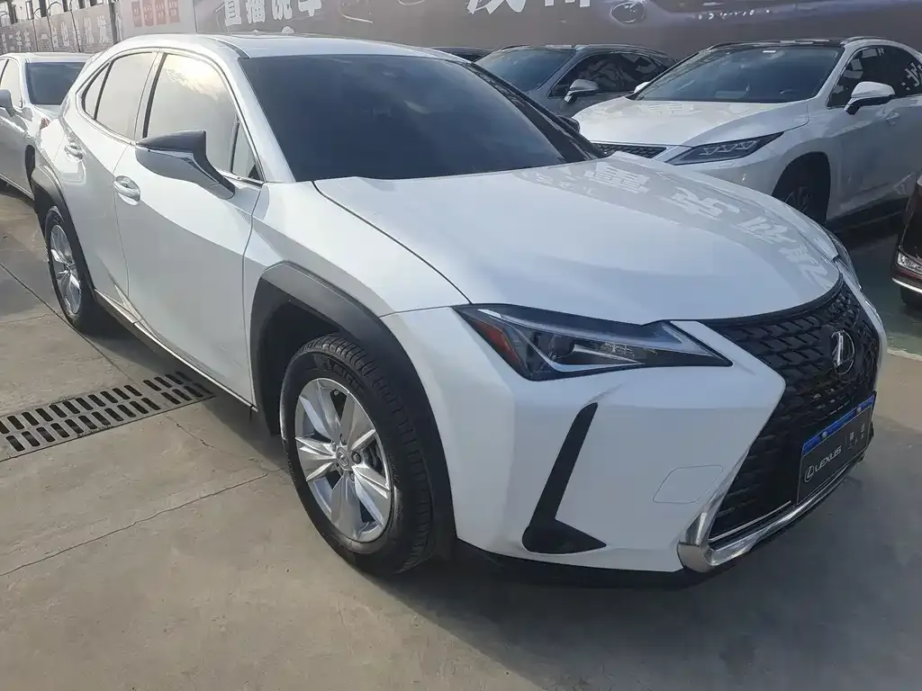 Lexus UX — фото 9