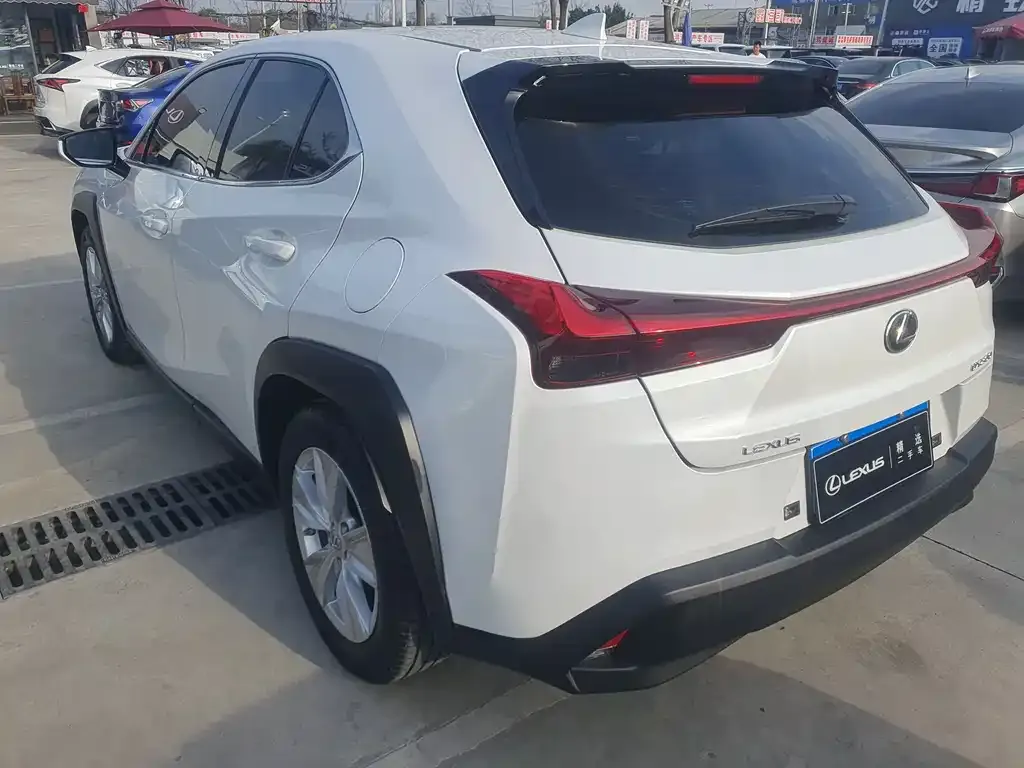 Lexus UX — фото 8