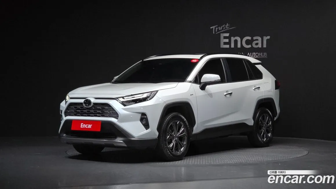 Toyota RAV4 — фото 1