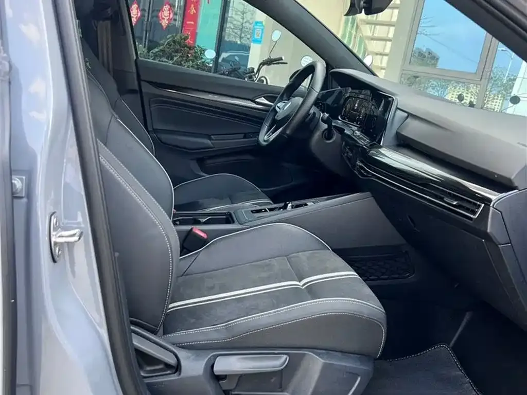 Volkswagen Golf 2022 из CN, фото 2