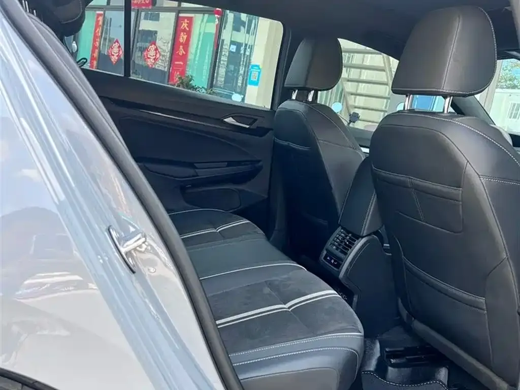 Volkswagen Golf 2022 из CN, фото 3