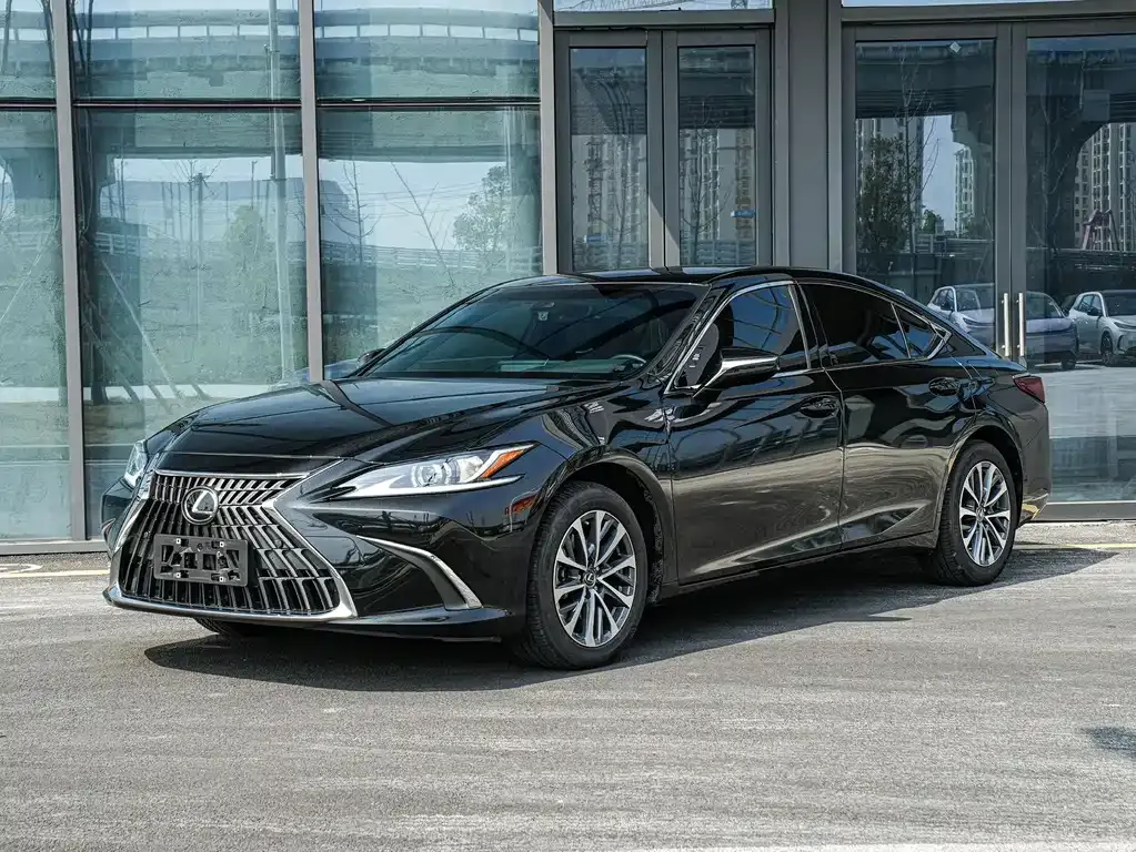 Lexus ES — фото 1