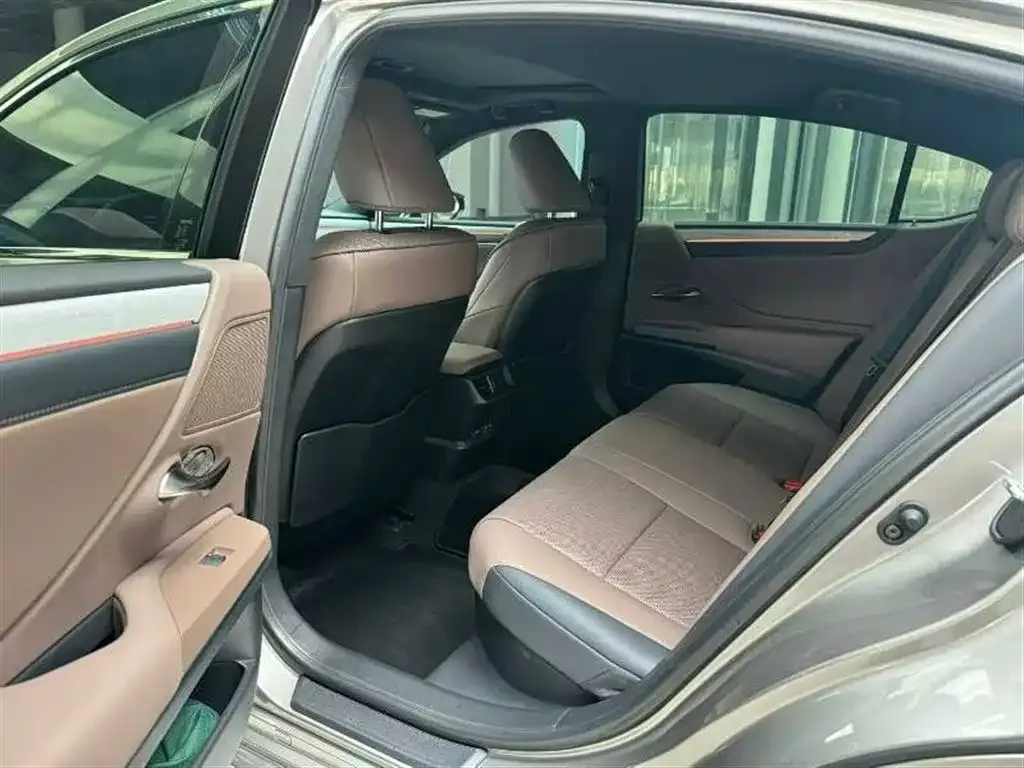 Lexus ES 2025 из CN, фото 2