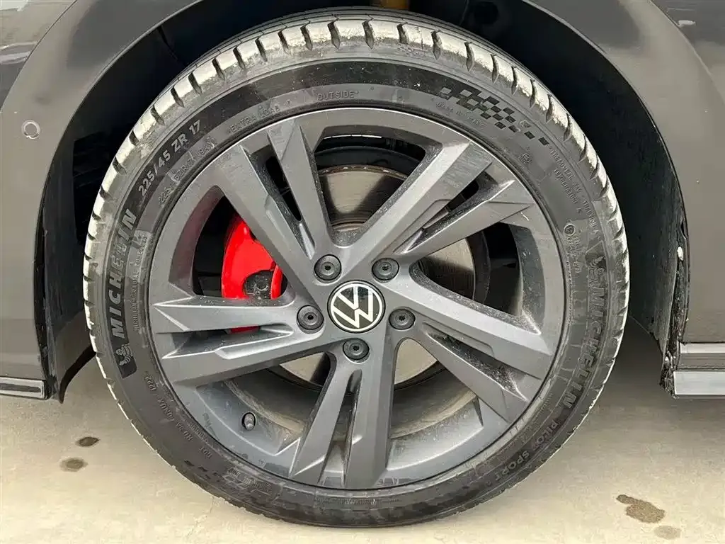 Volkswagen Golf 2023 из CN, фото 7