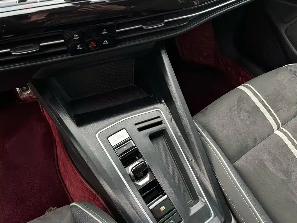 Volkswagen Golf 2023 из CN, фото 8