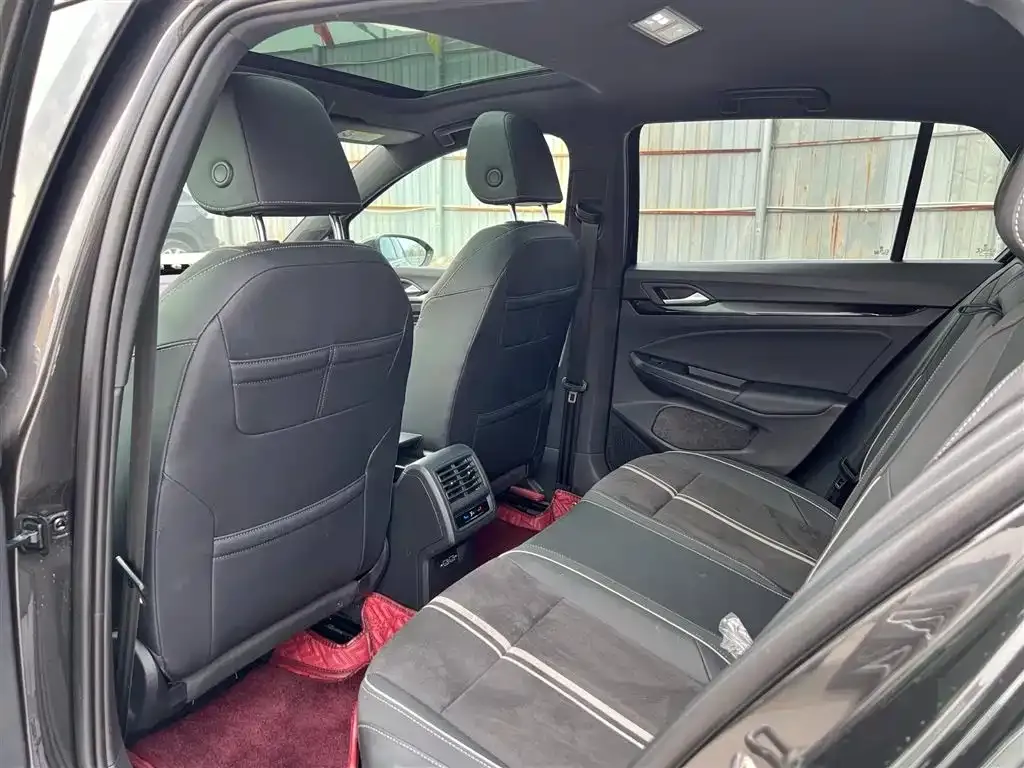 Volkswagen Golf 2023 из CN, фото 5
