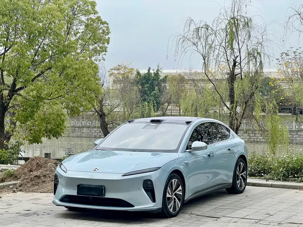 NIO ET5