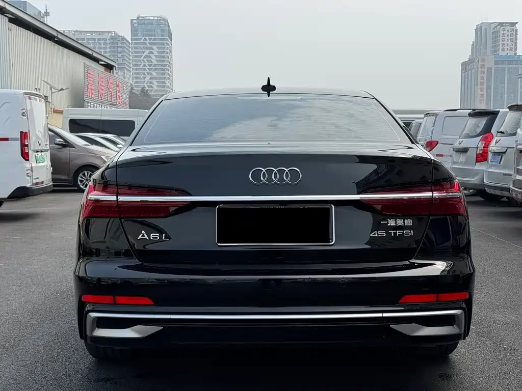 Audi A6L — фото 9