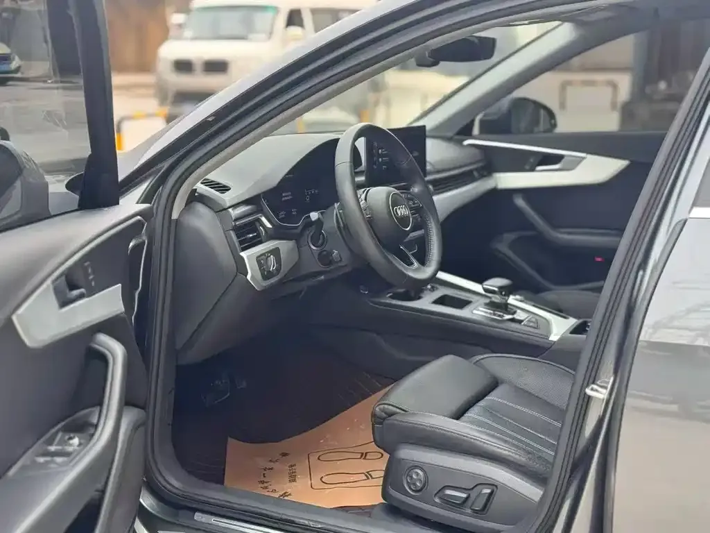 Audi A4L 2021 из CN, фото 2