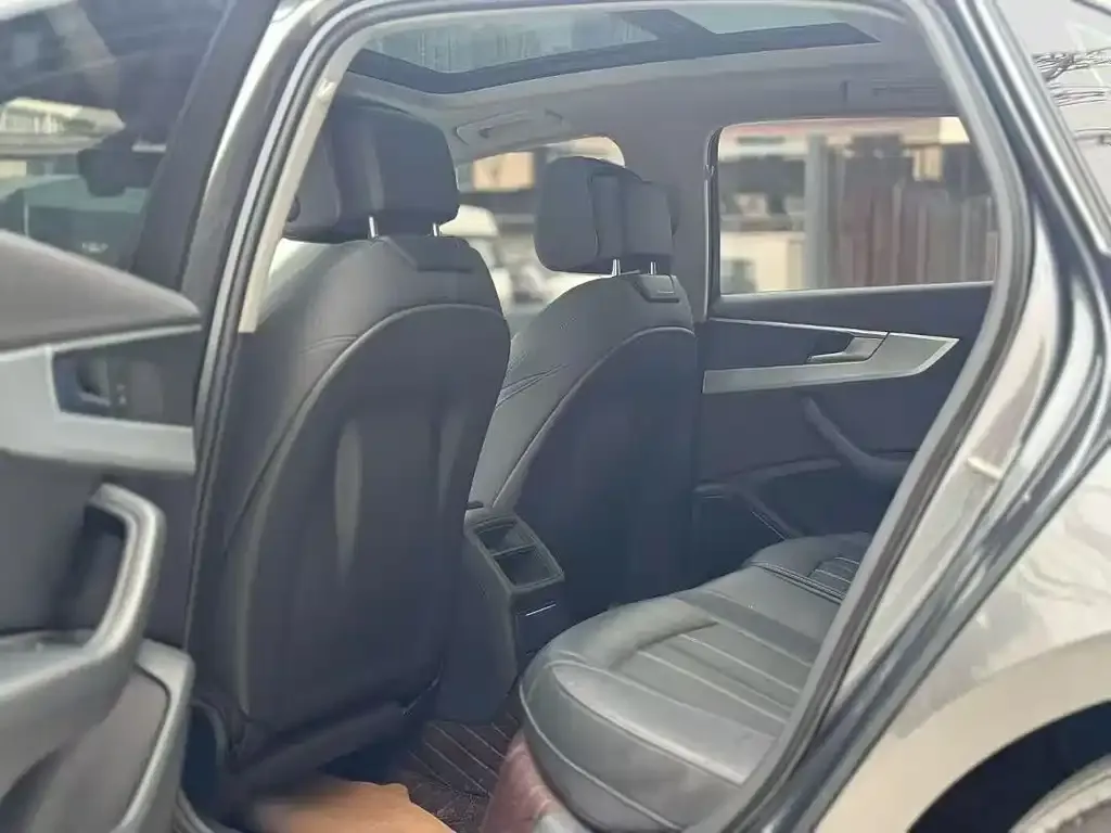 Audi A4L 2021 из CN, фото 5
