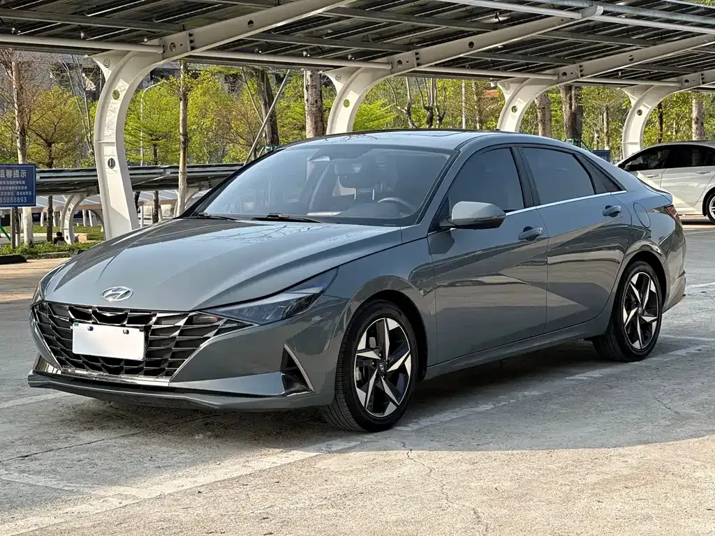 Hyundai Elantra — фото 1