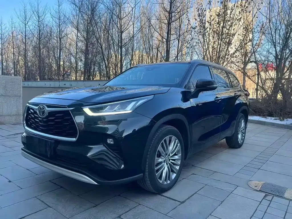 Toyota Highlander — фото 1