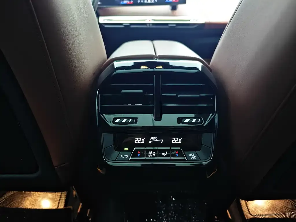 BMW iX 2025 из CN, фото 10