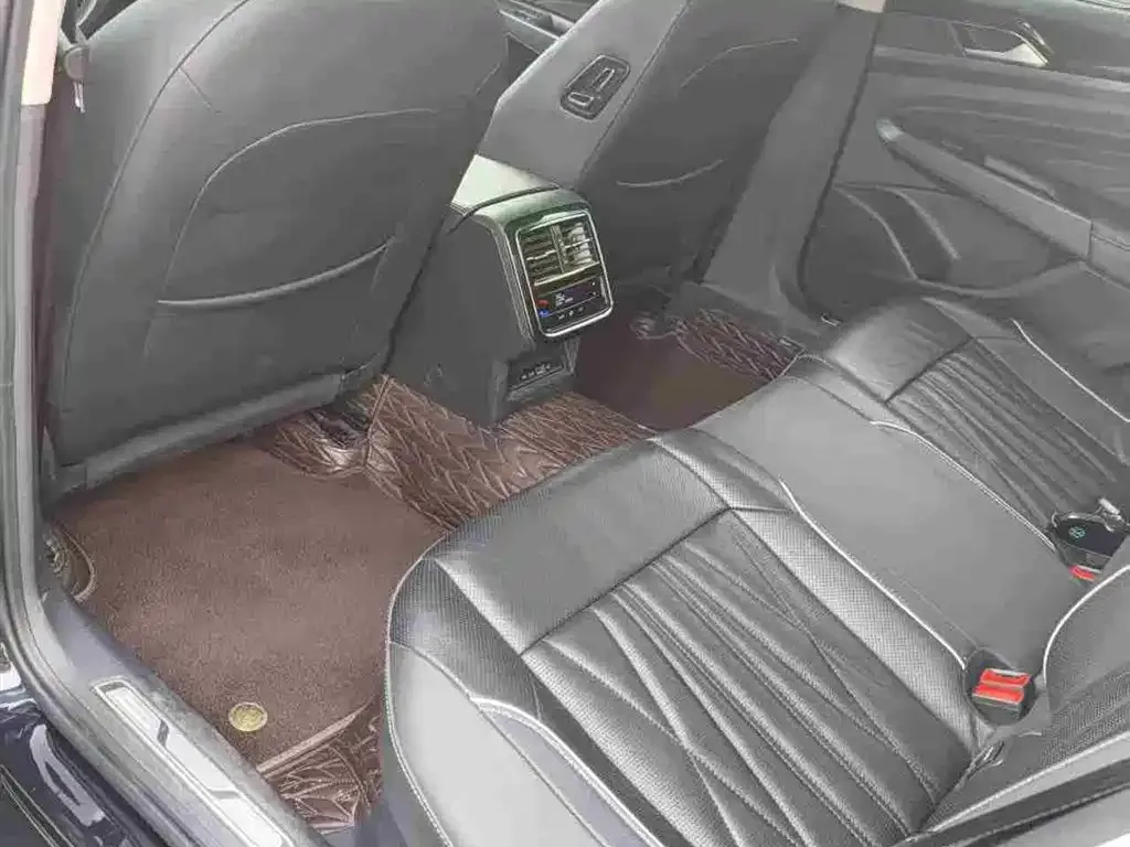 Volkswagen Passat 2023 из CN, фото 6