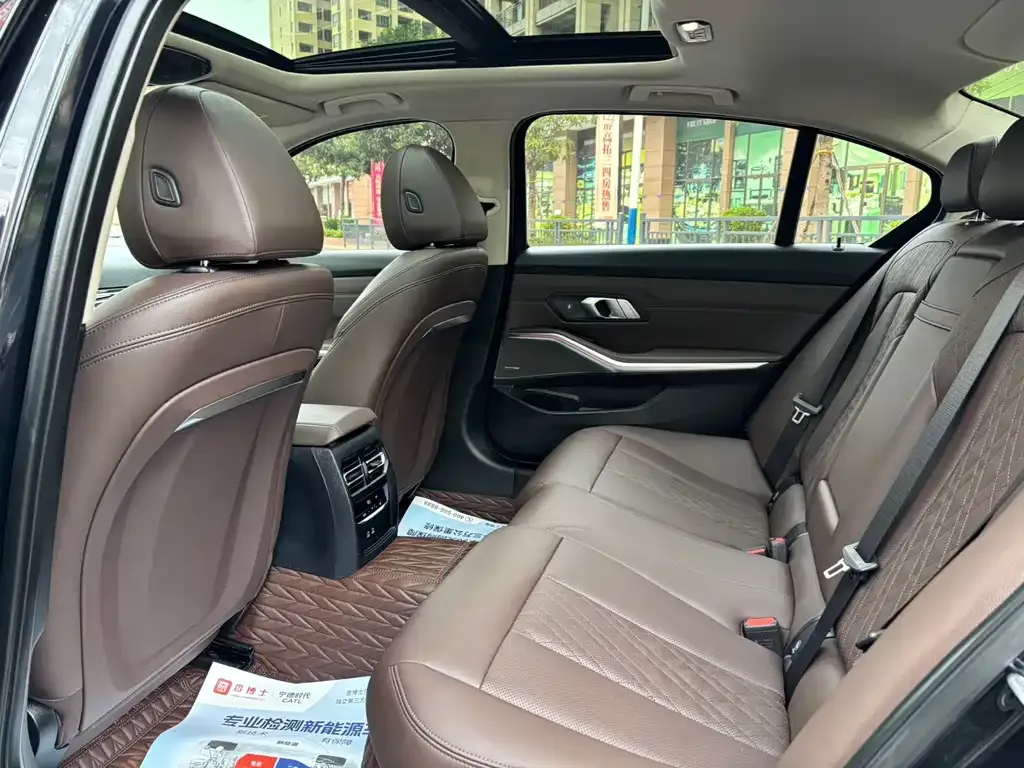 BMW 3 Series 2023 из CN, фото 3