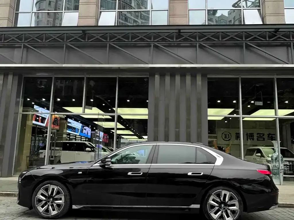 BMW 7 Series 2023 из CN, фото 8