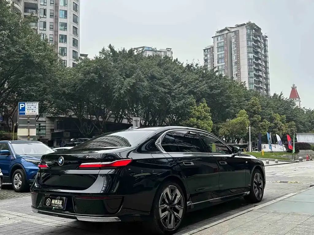 BMW 7 Series 2023 из CN, фото 7