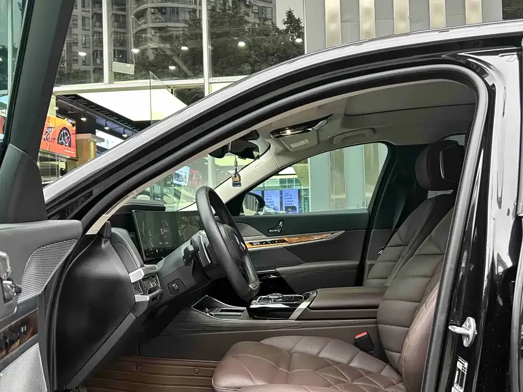 BMW 7 Series 2023 из CN, фото 3