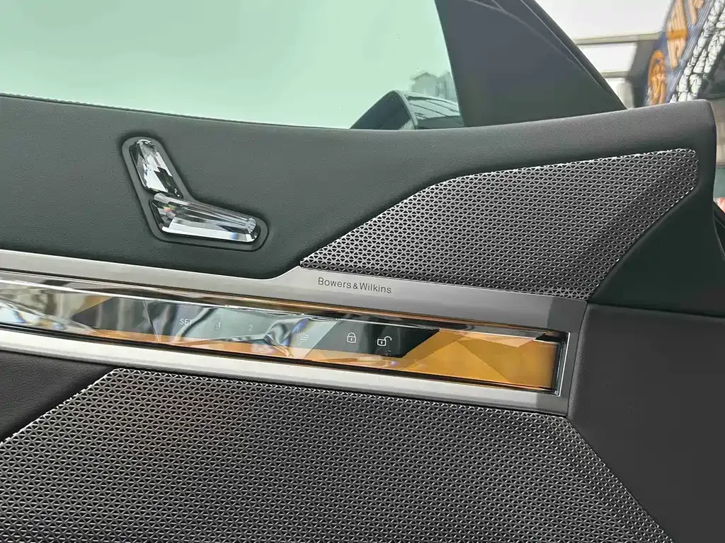 BMW 7 Series 2023 из CN, фото 9