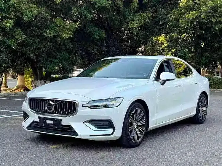 Volvo S60 2022 из CN, фото 1