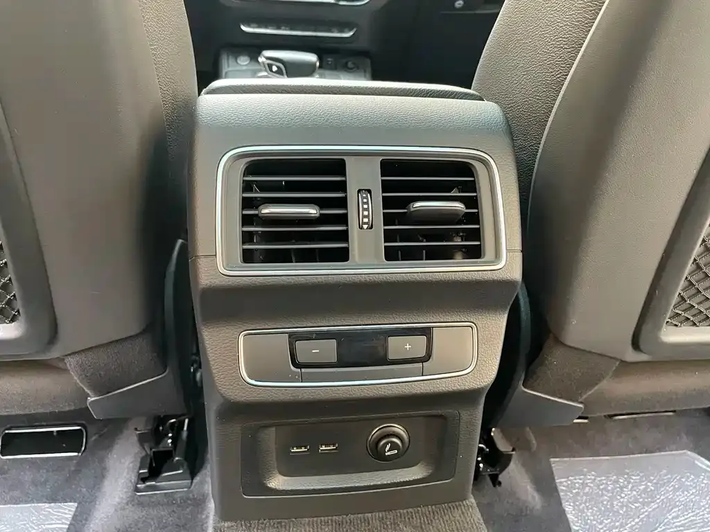 Audi Q5L 2021 из CN, фото 4